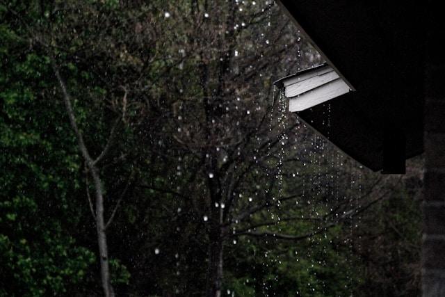 Cómo preparar el tejado antes de la temporada de lluvias