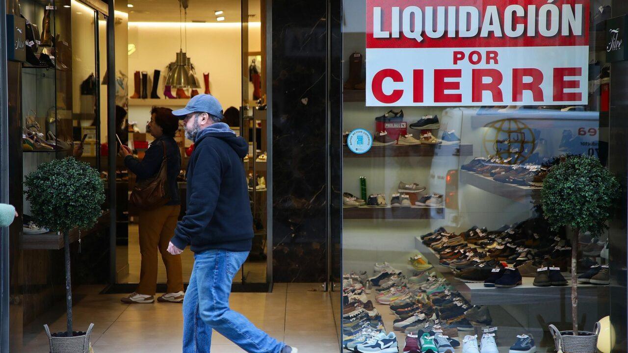 Jubilaciones y competencia ponen fin a emblemáticos comercios de Ourense, como Calzados Tilve: Hay que cerrar etapas porque la vida te lleva al cierre
