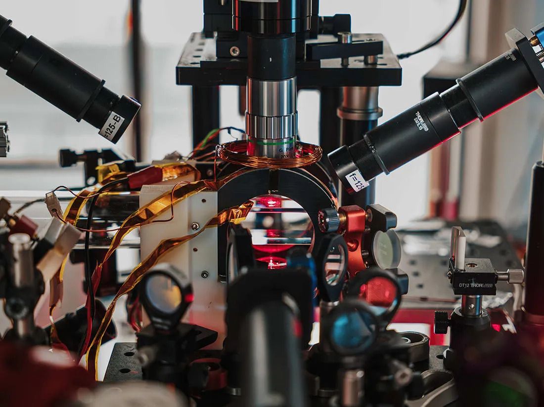 En este pequeño instrumento está el miniuniverso con 24000 átomos ultrafríos.