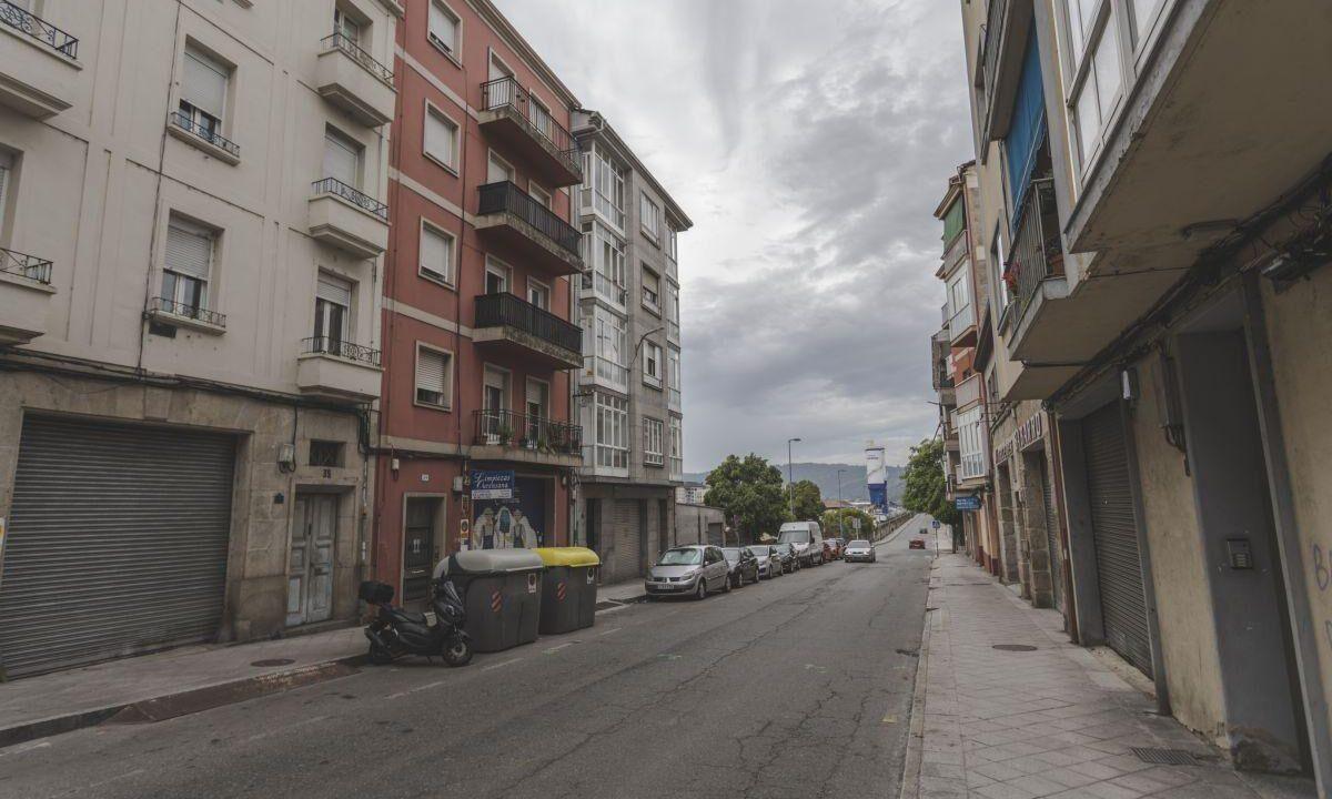 Despertar entre disparos en Ourense: realizó tres disparos de acera a acera