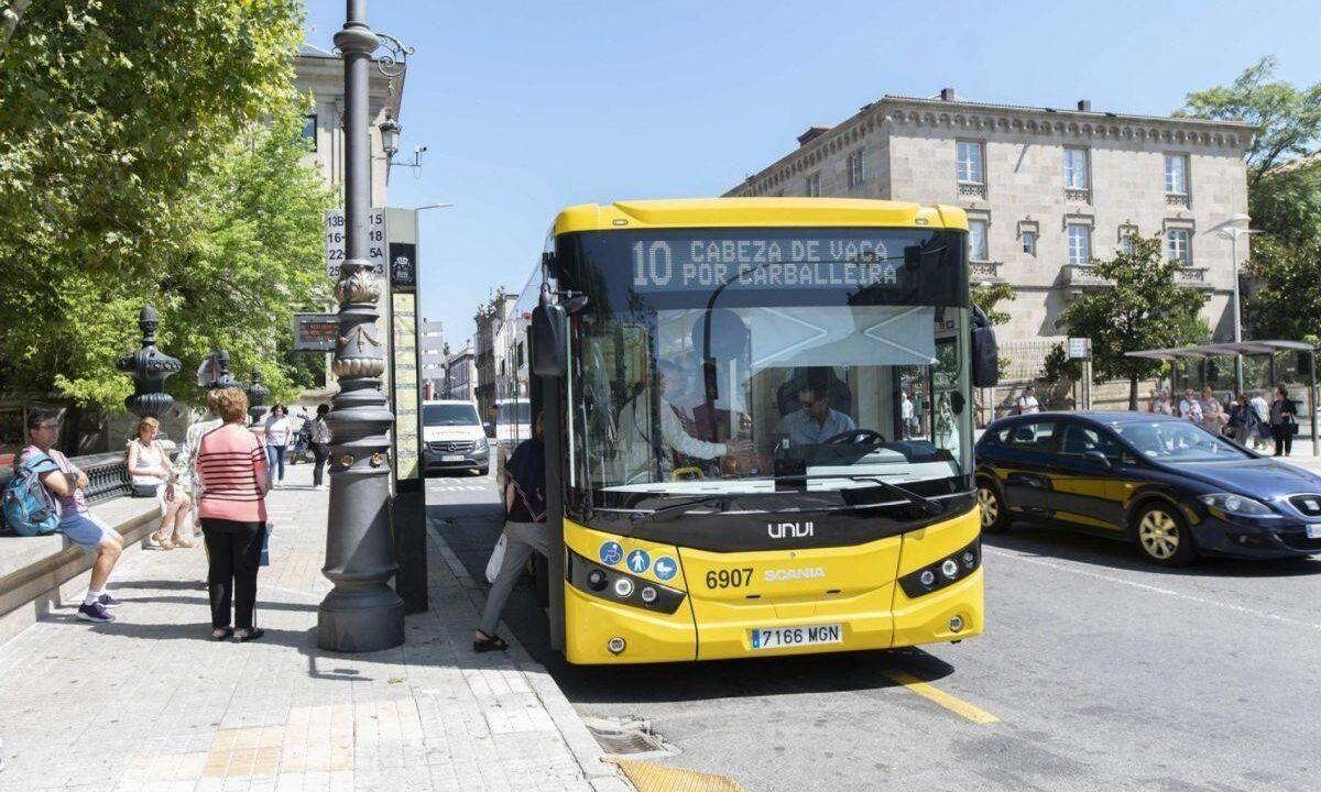 Revés para Jácome: anulan la concesión del servicio de autobús urbano en Ourense